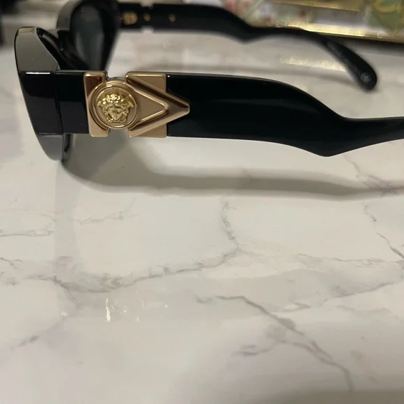 Brand new versace sunglasses - Picture 2 of 7